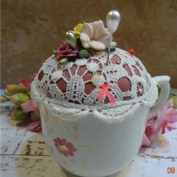 Vintage Teacup Pin Cushion - Picture 3 of 6